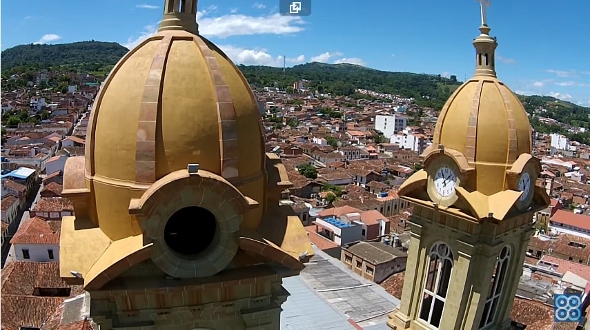 Drones Colombia: Basílica Socorro Santander. Drones Sky Zoom.