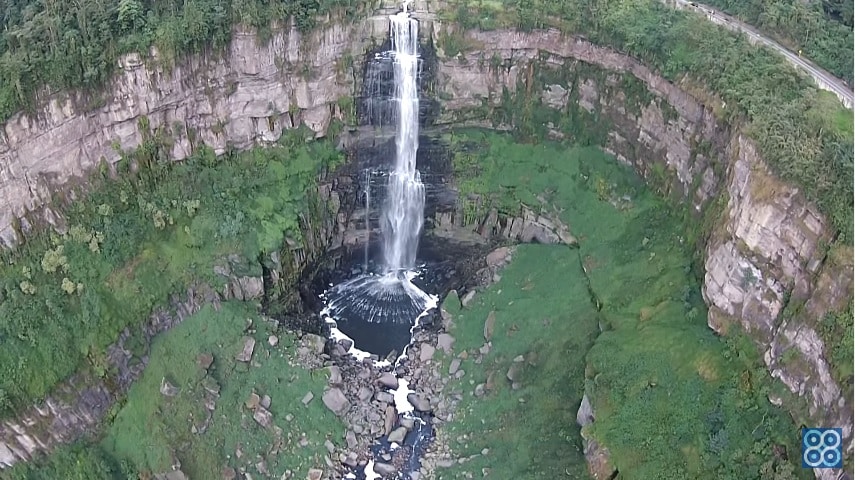 Salto del Tequendama en Cundinamarca, drones Sky Zoom.