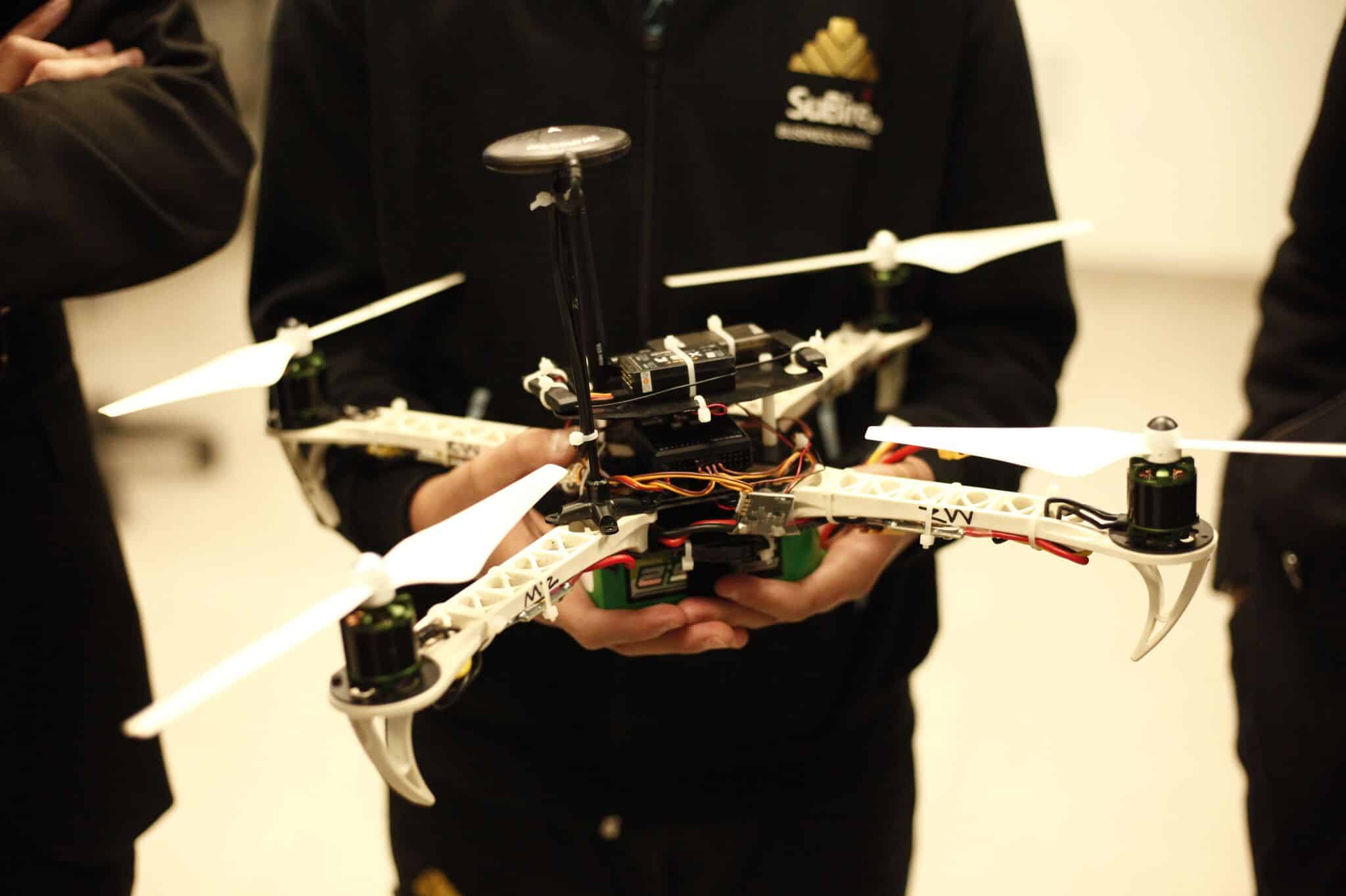 Un grupo de estudiantes mexicanos crean un drone anti bullying.