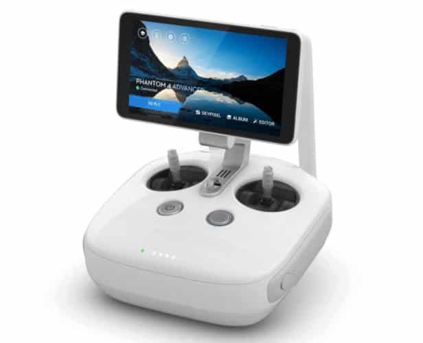 Phantom 4 Advanced+ con su control de 5'5 pulgadas.