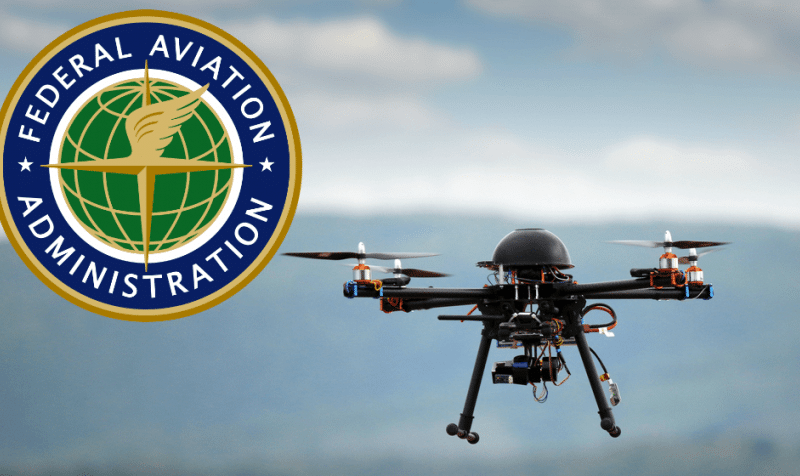 La FAA en Estados Unidos busca controla los drones en pleno vuelo, algo parecido a lo que sucede con los aviones.