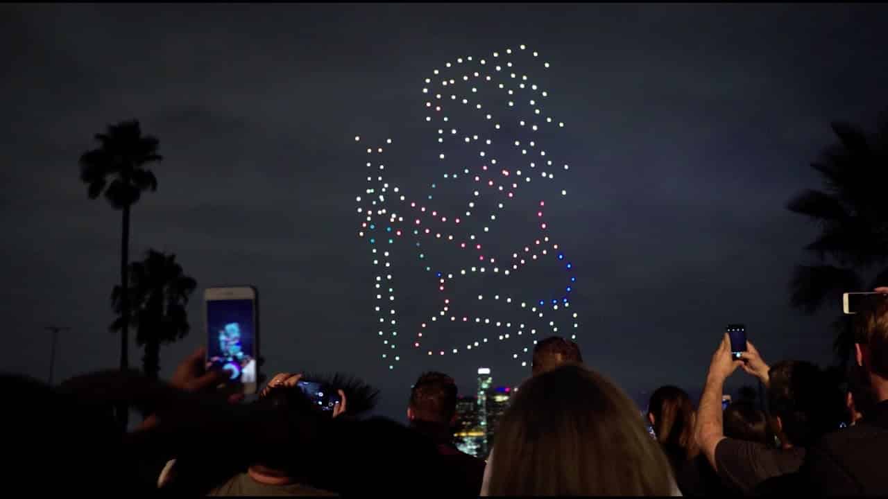 La Mujer Maravilla y su show con drones de luces LED