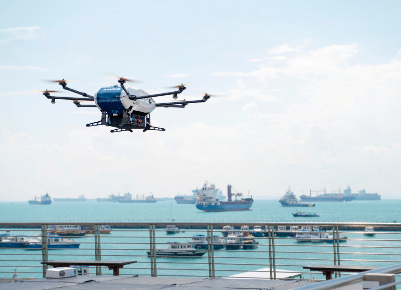 dron airbus skyways voló de manera autónoma y llevó insumos a un barco en Singapur.