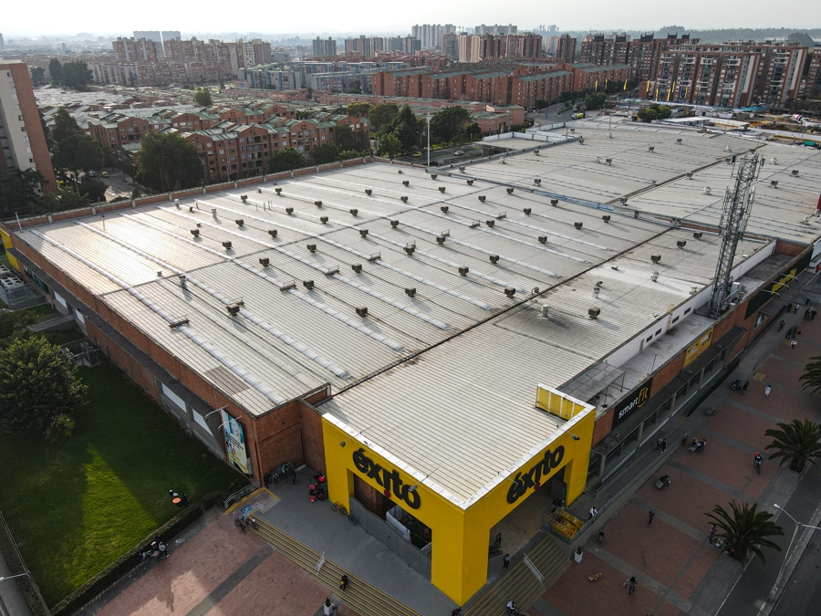 dron-en-bogota-para-inspeccion-de-cubiertas-almacenes-exito dron en bogota para inspeccion de cubiertas almacenes exito