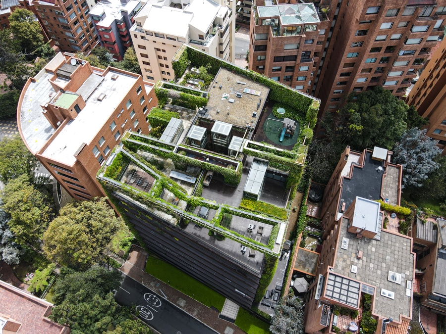 servicio-de-dron-en-bogota-con-piloto-edificio-santalaia servicio de dron en bogota con piloto edificio santalaia