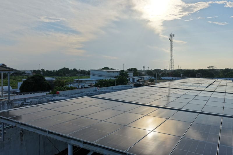 Instalación de paneles solares en Colombia
