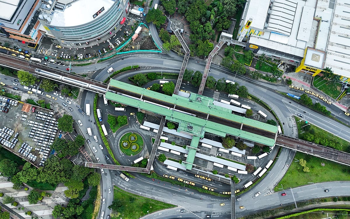 Fotografía y video con drones en Medellín • Estación Metro Niquía