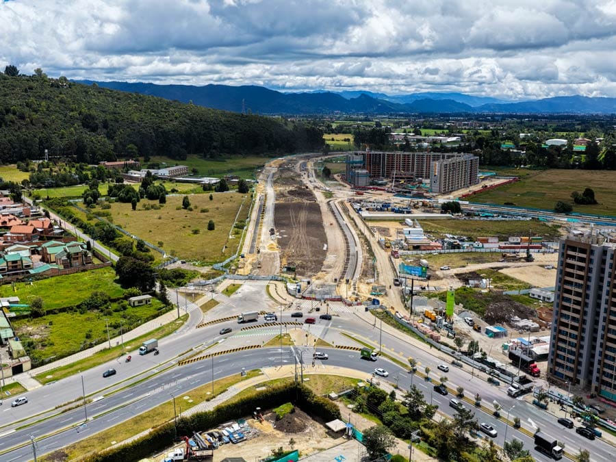 Seguimiento de obras con drones en Bogotá Calle 183 Drones Sky Zoom