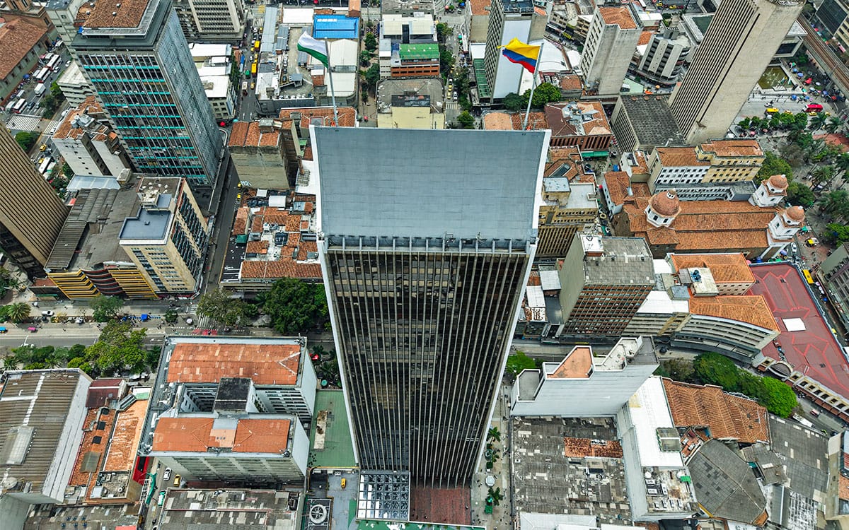 Torre Coltejer • Drones Sky Zoom