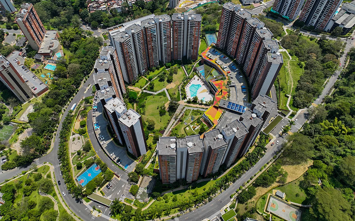 Promoción inmobiliaria con drones en Colombia