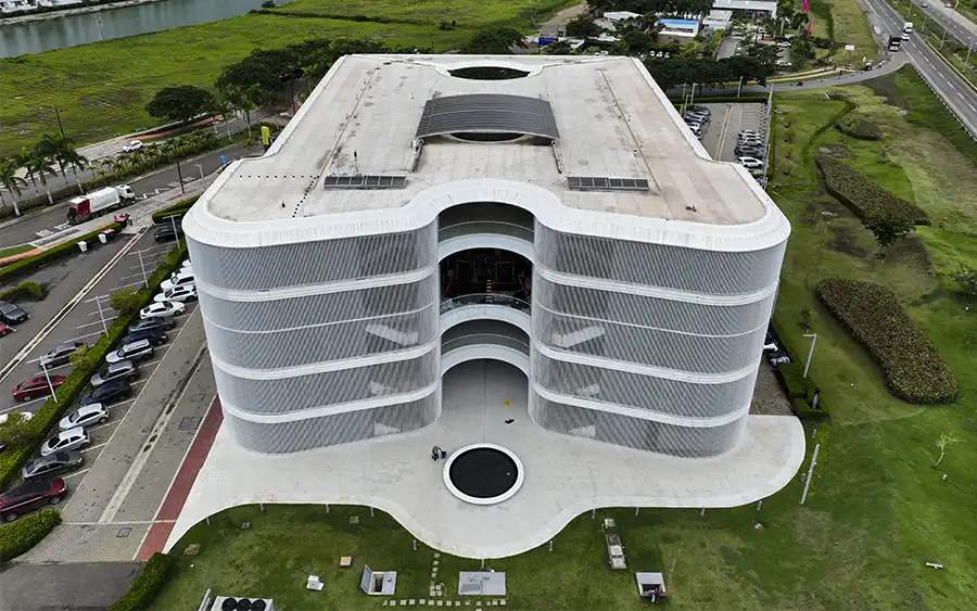 Fotografía aérea profesional de infraestructura realizada por Drones Sky Zoom